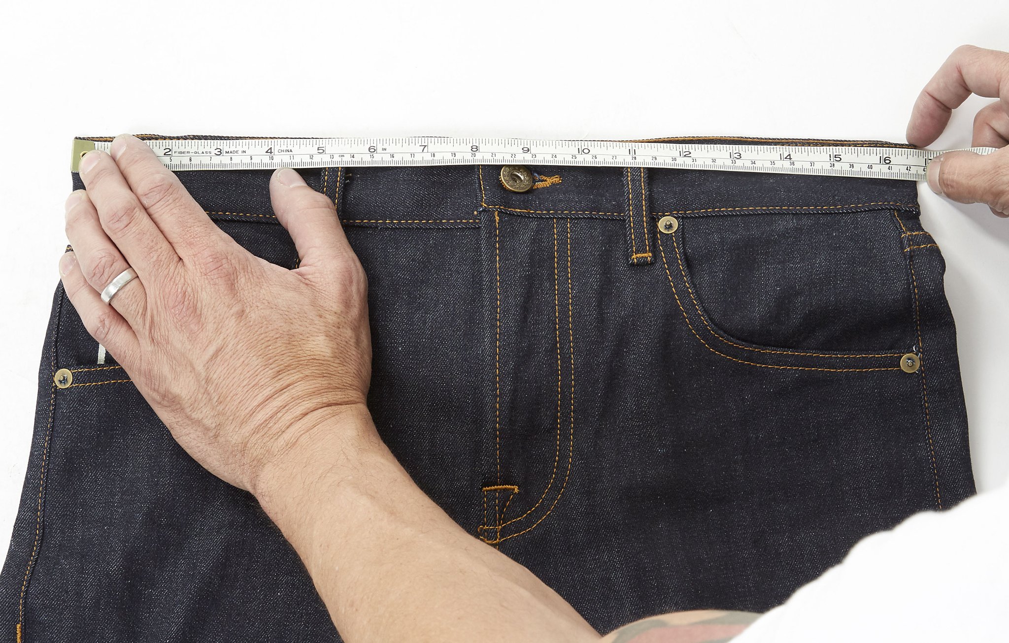 Как постирать джинсы, чтобы они сели на размер меньше?